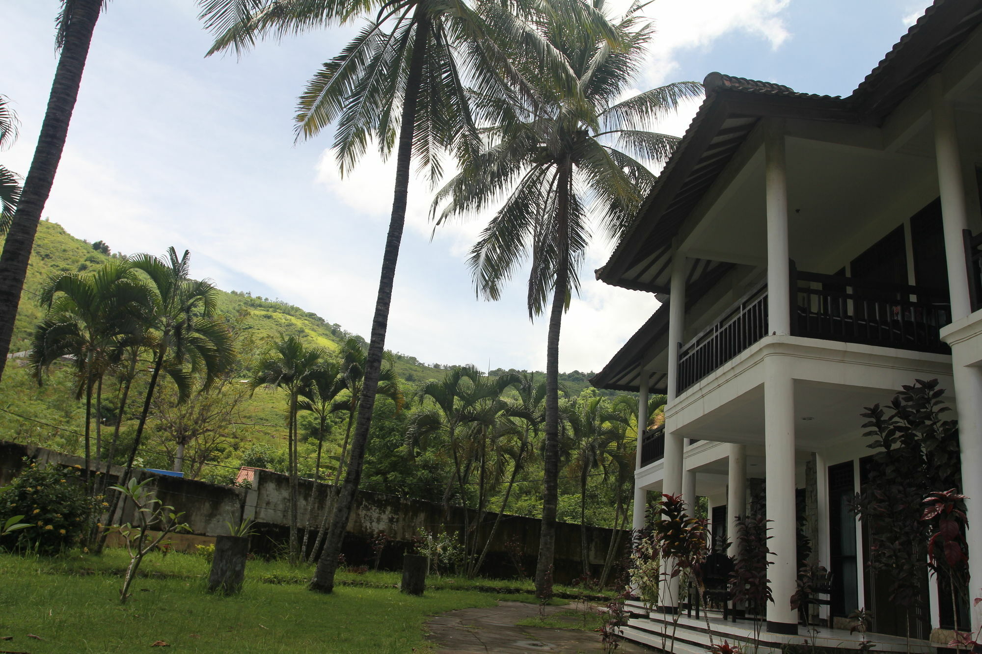 Kuta Indah Hotel Exterior foto